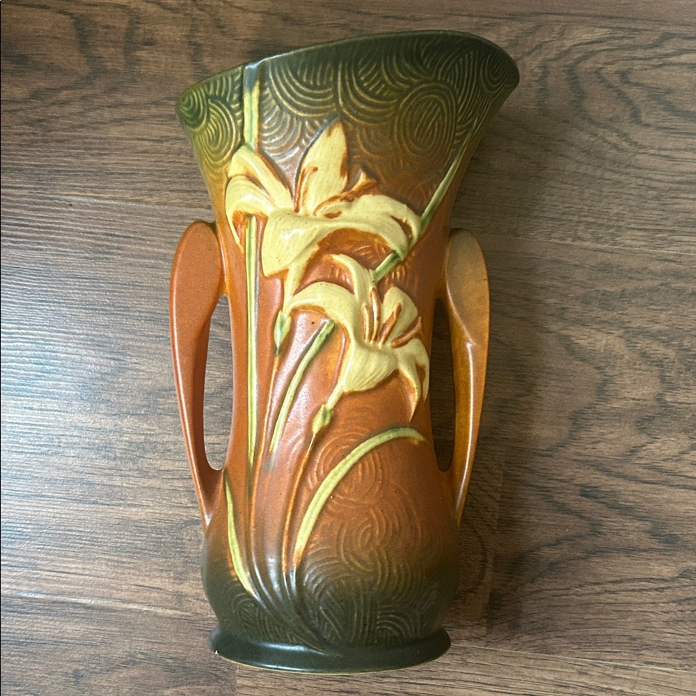 Roseville vase 9”